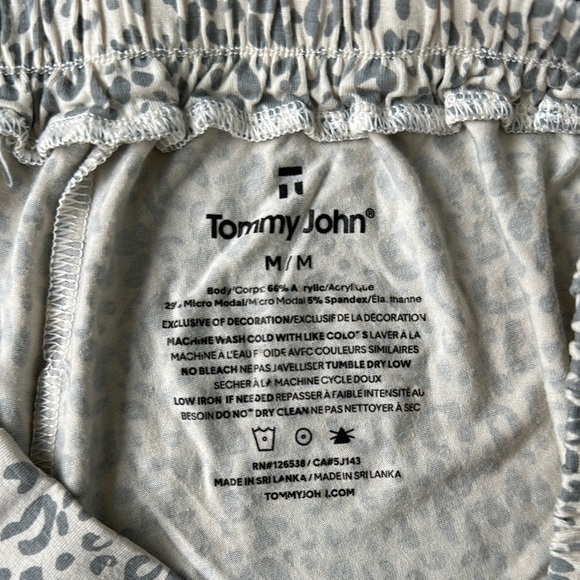 Tommy John Gray Leopard Print Shorts - NWOT - Picture 2 of 3